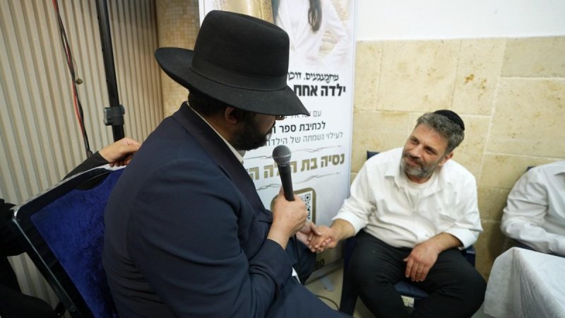 באדיבות המצלם