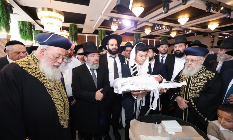 נין לשני הראשונים לציון: שמחת הברית לנין הגר"י יוסף והגרש"מ עמאר