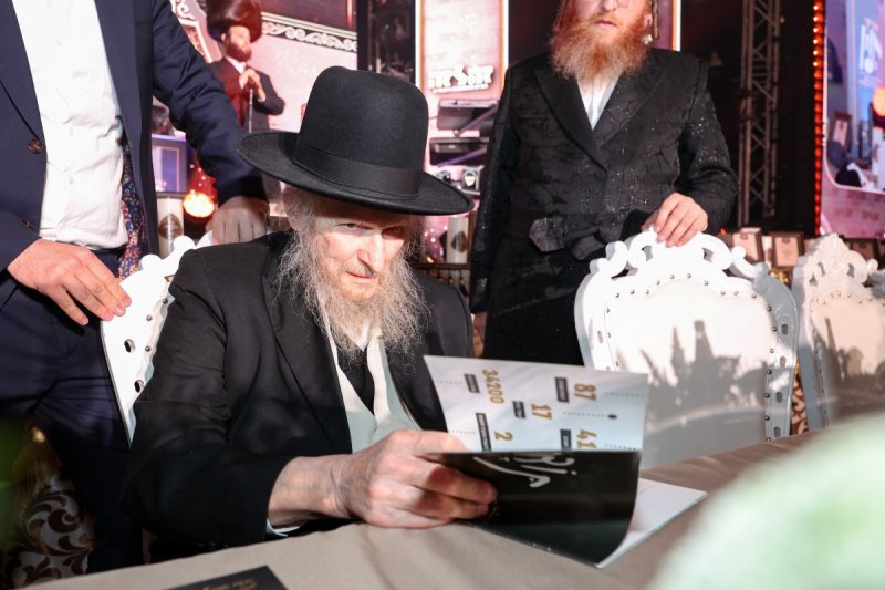 יעקב נחומי וא. אייזנבאך