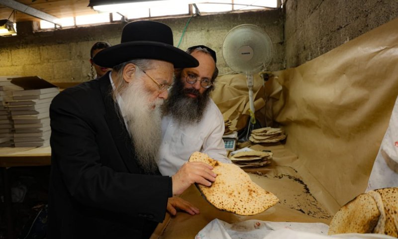 ה'חבורה' של ראש ישיבת 'בית מאיר' במאפייה של 'בורר'