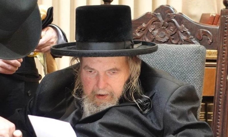 האדמו"ר מבעלזא יצא לתפילות ולטישים; ואיך ידעו על כך החסידים מארה"ב?