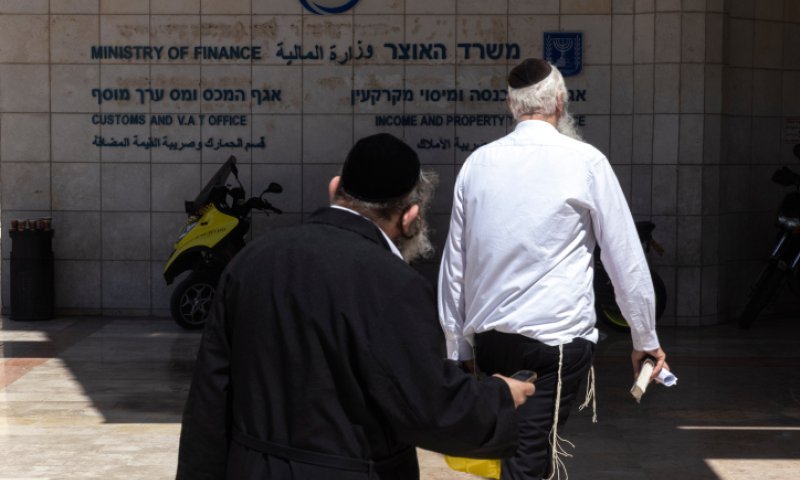 האוצר נכנס ללחץ ומזהיר: "לא יהיה ממי לגבות מסים"