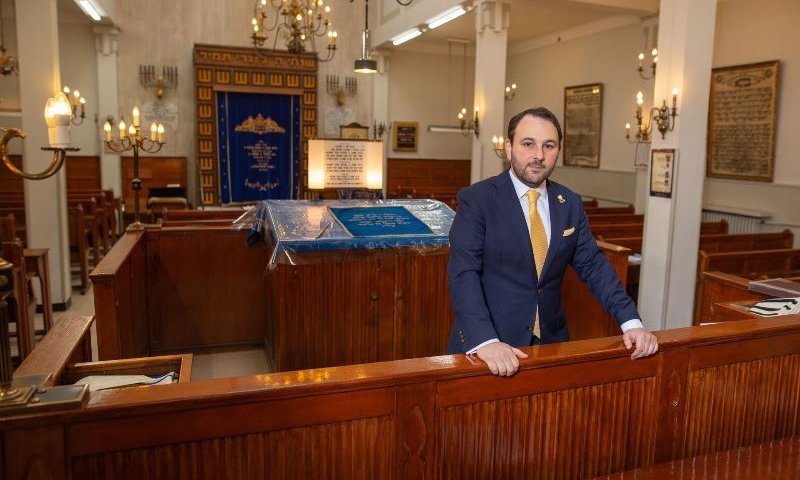 שערוריית הבריתות: המוהלים נעצרו, השגריר זועם וחבר הפרלמנט החרדי תחת אש