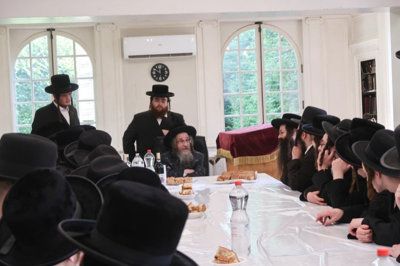 משה קאהן ומ.א. נוימן