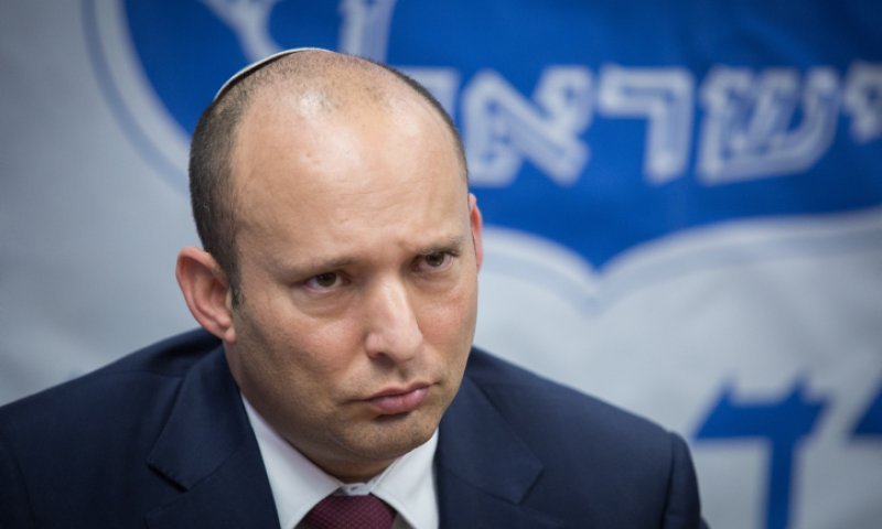 בנט קורץ לחילונים: תומך בתחבורה ציבורית בשבת