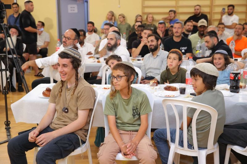 באדיבות המצלם