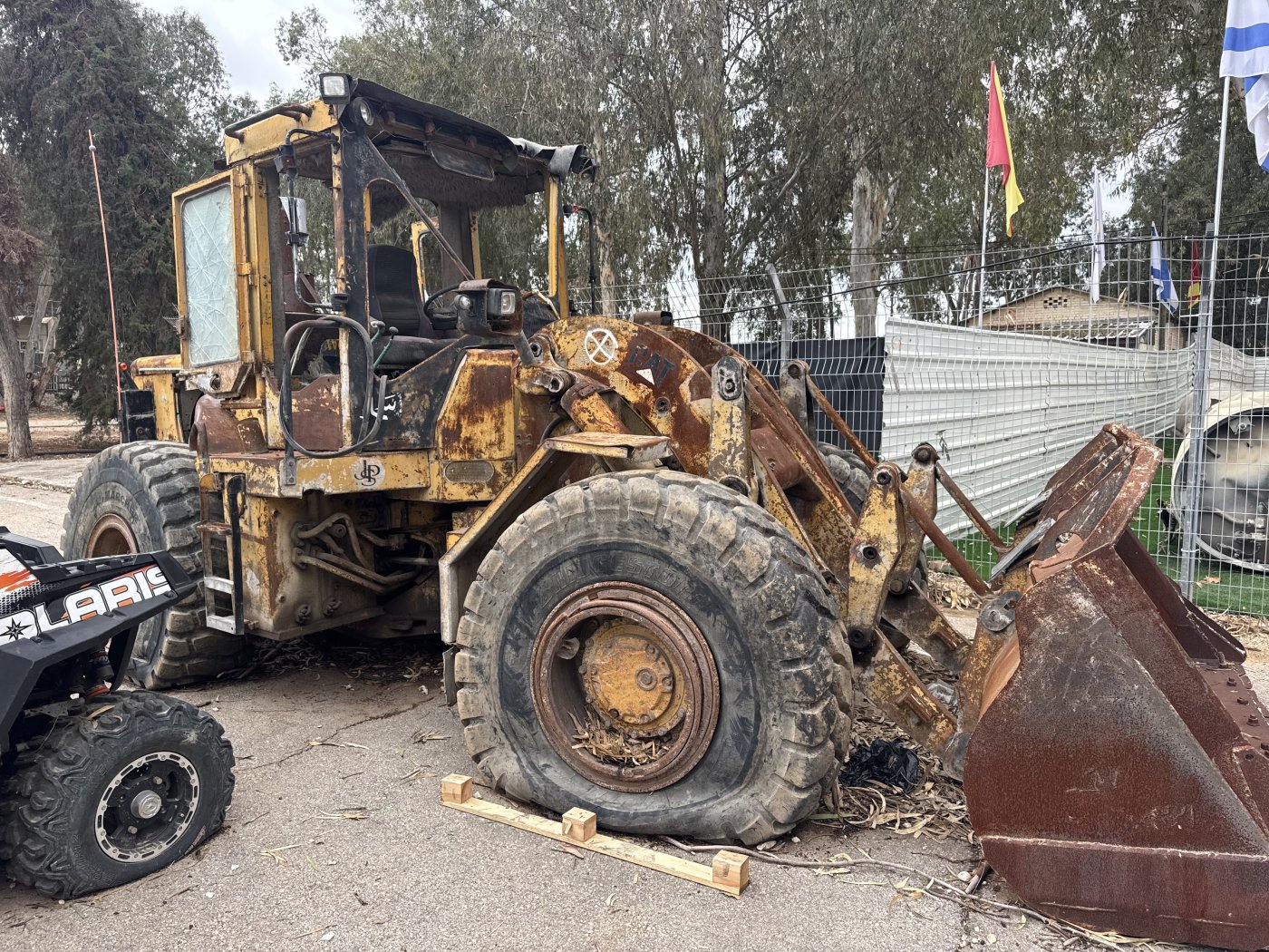 <blat>בחדרי חרדים</blat>