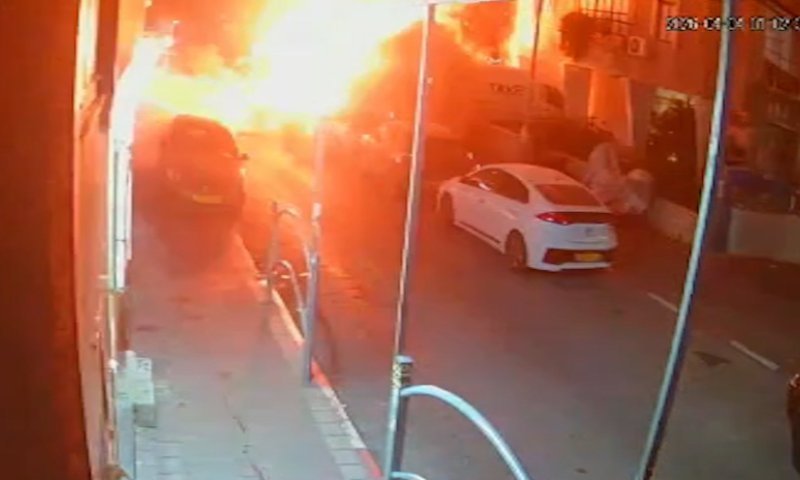 תיעוד דרמטי: מצלמות האבטחה קלטו את רגע הנפילה ברחוב קהילות יעקב בני ברק 