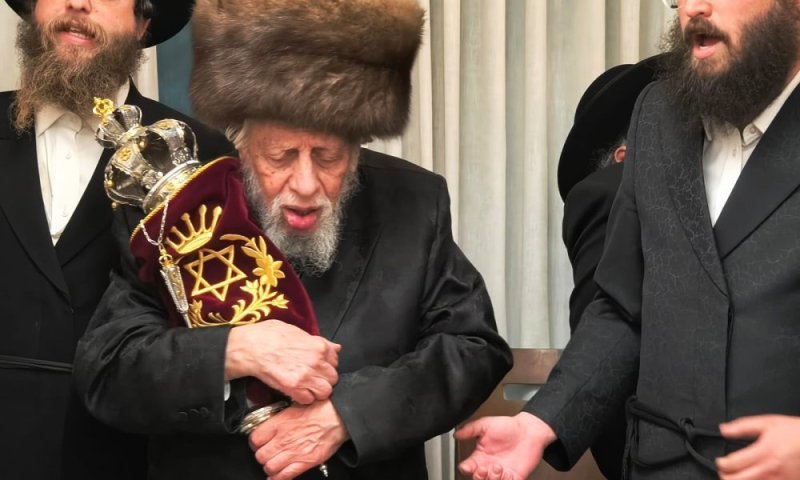 היסטוריה בקופיטשניץ: ספרי התורה העתיקים יוכנסו בשבת