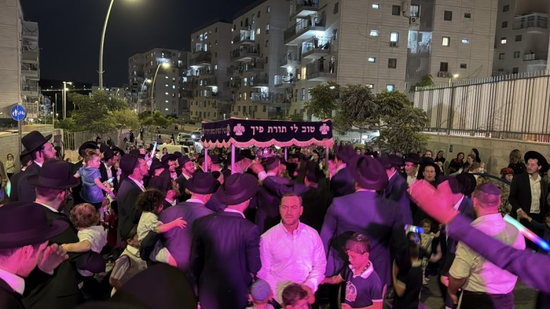 באדיבות המצלם