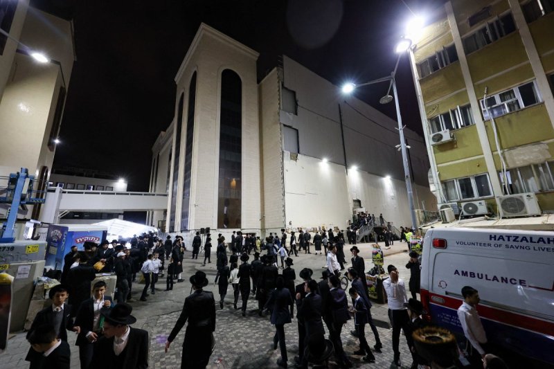 משה גולדשטיין, א. איזנבאך וארי קופרשטוק.