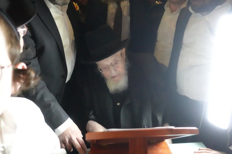 באדיבות המצלם
