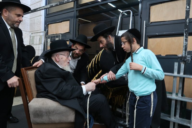 באדיבות המצלם