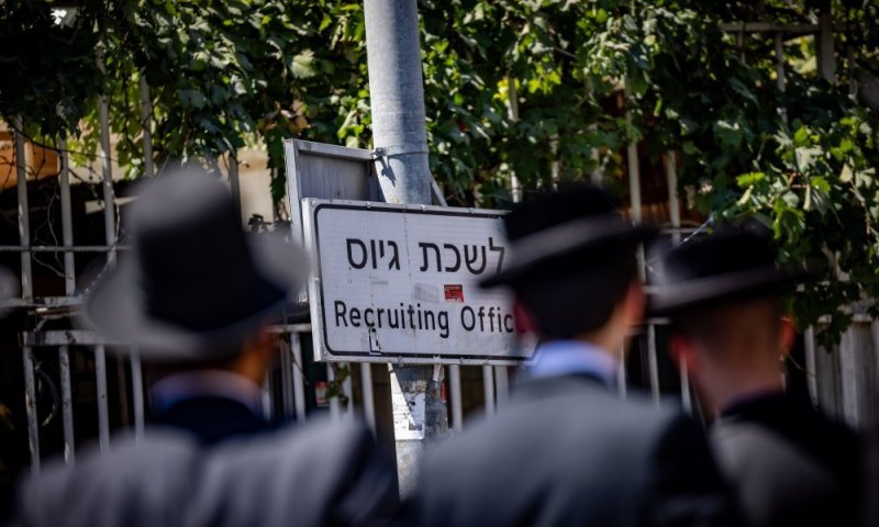 כך מתכננים במפלגה של איזנקוט למוטט את הציבור החרדי