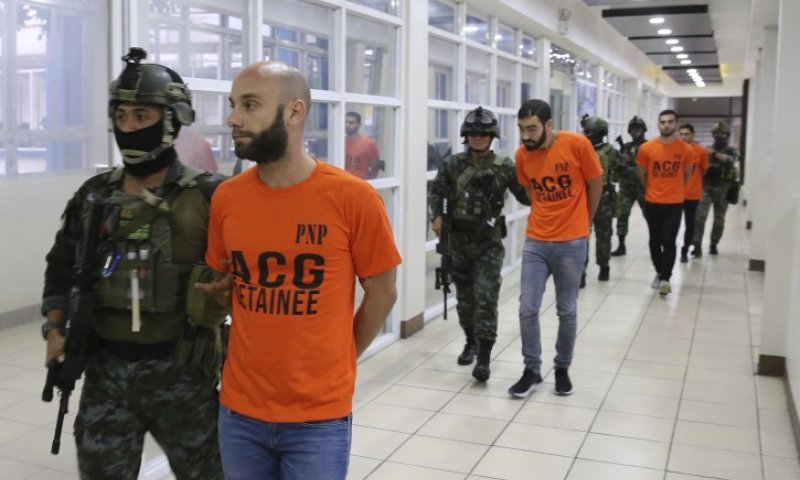 שוטרים וחיילים חמושים פשטו על המרכז היהודי, מספר ישראלים נעצרו