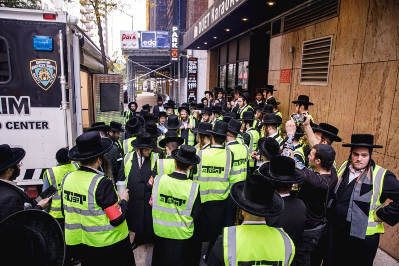 האחים לאנטשעווסקי, אברומי בלום, ד. ה. כרם, אייזיק. י, Clear shot