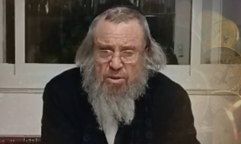 ראש ישיבת חברון מגיע לדמעות ומבקש "יצאתי מגדרי"