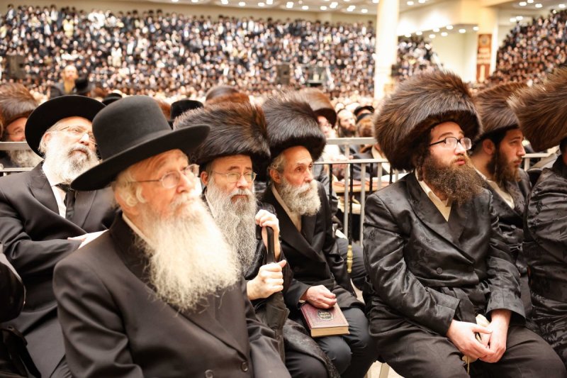 משה גולדשטיין, א. איזנבאך וארי קופרשטוק.