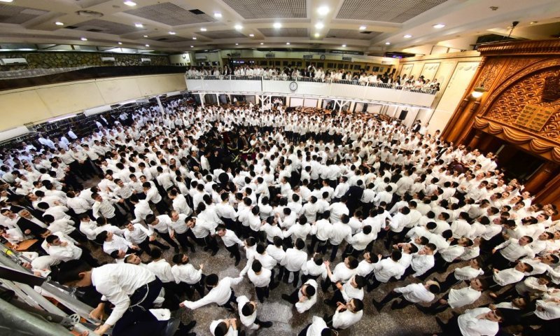 היארצייט ה-3 של מרן הגרי"ג זצ"ל: חוזרים למעמד הכנסת ס"ת לפוניבז'