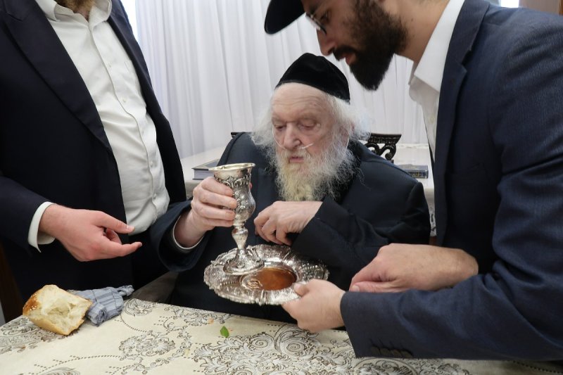 באדיבות המצלם