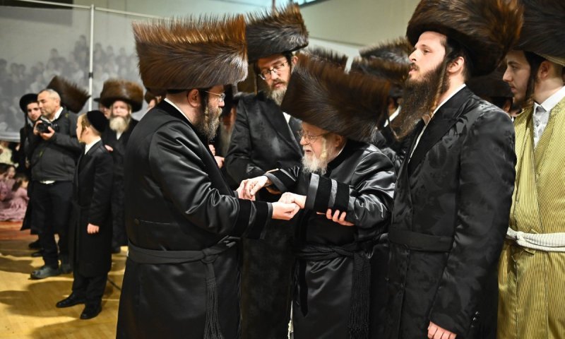 צפו: נכדת הרבי מקרעטשניף התחתנה עם נכד האדמו"רים מקאלוב ותוא"י