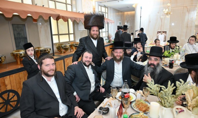 איש ליז'ענסק ונציג קהילות החסידים בעמנואל חגג בר מצווה לבנו