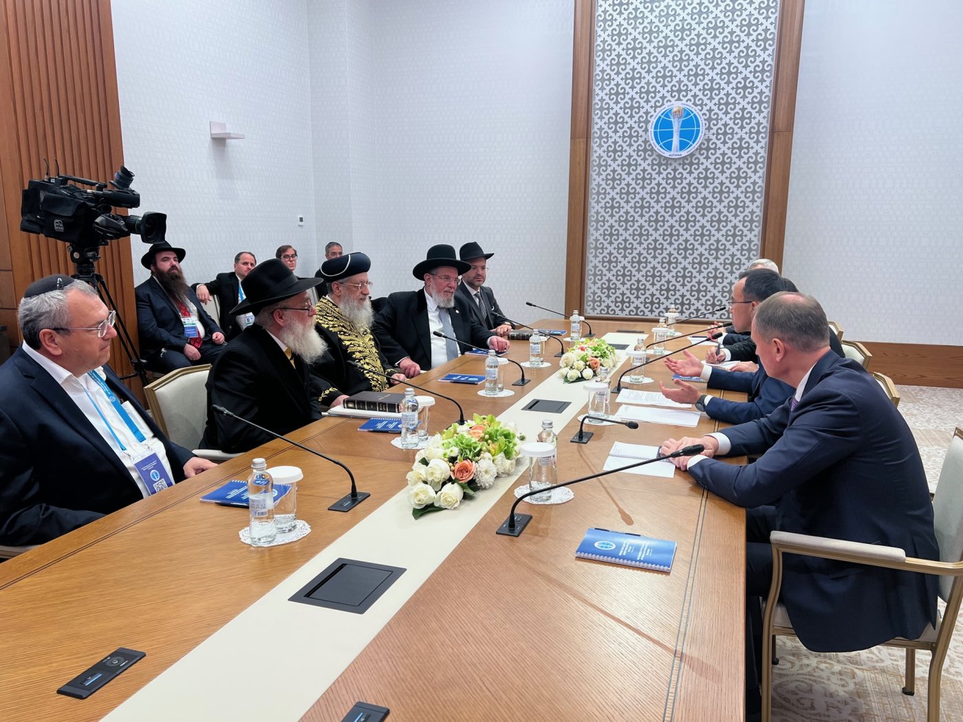 באדיבות המצלם