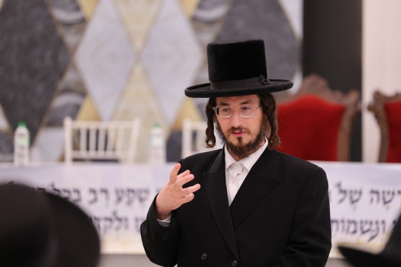 צ. י.