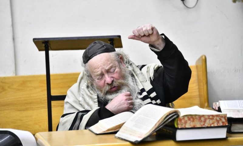 המקובל רבי יעקב עדס הכין את כולל חזון איש לליל הסדר