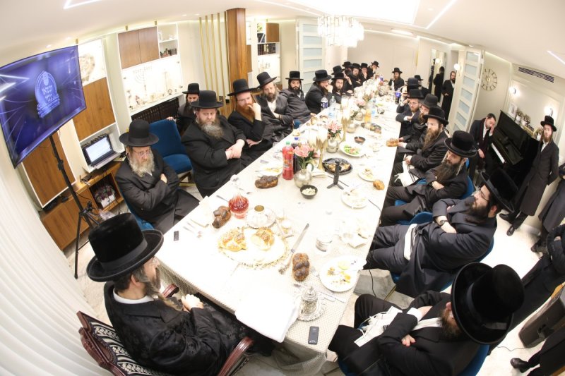 באדיבות המצלם