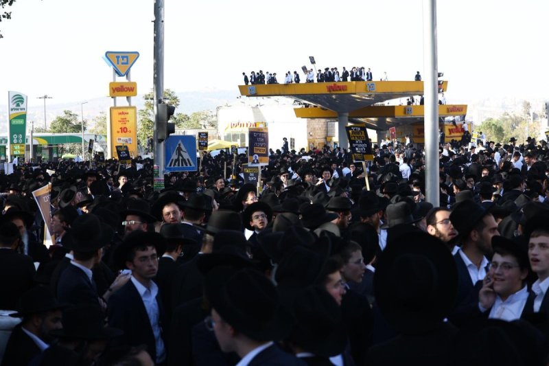 דניאל נפוסי ודוד מנדלסון