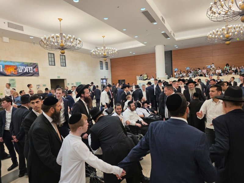 באדיבות המצלם