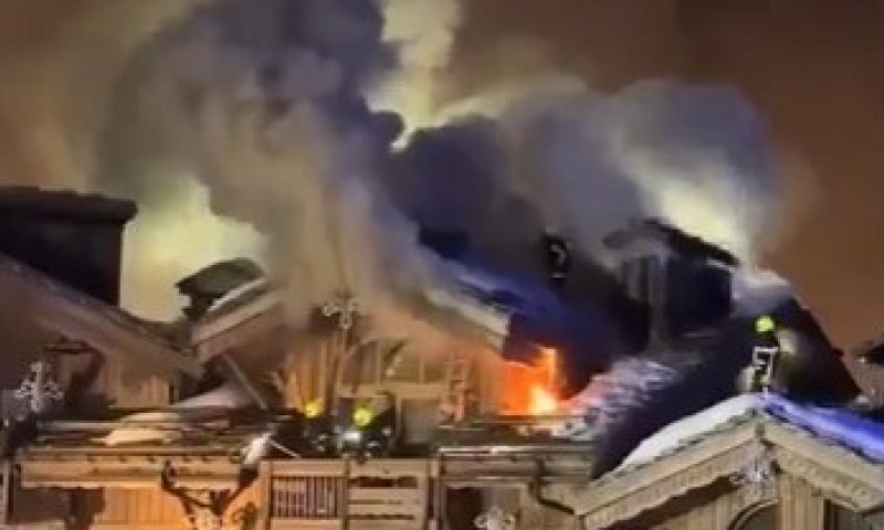 צרפת: מאות פונו בשל שריפת ענק במלון יוקרה בעיירת סקי