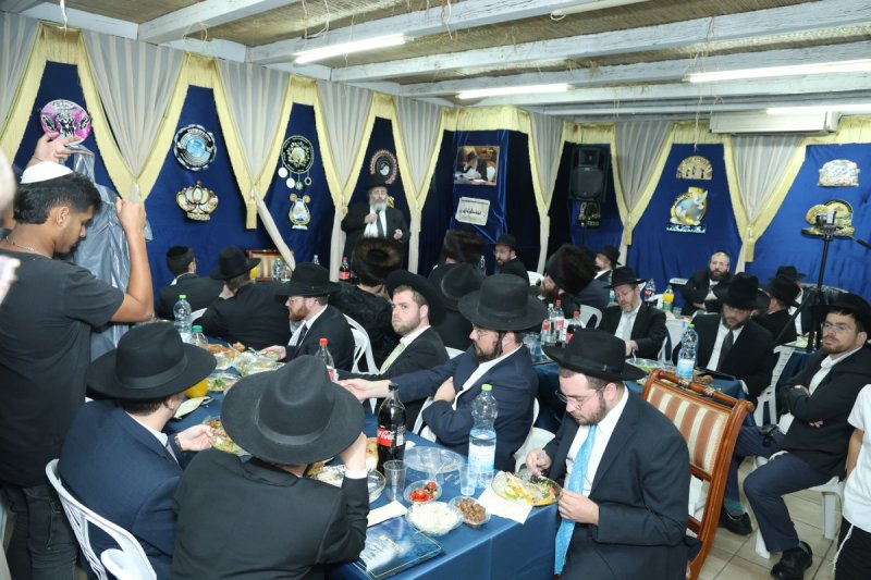 באדיבות המצלם