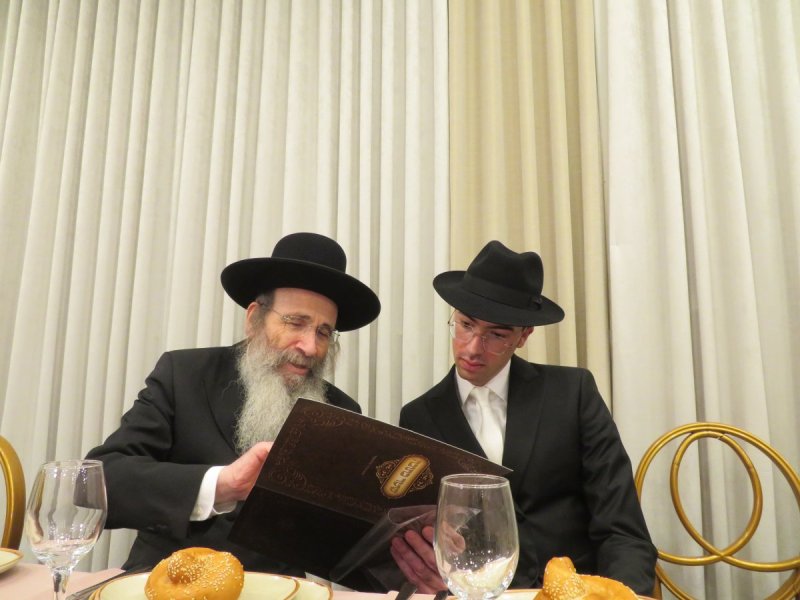 באדיבות המצלם