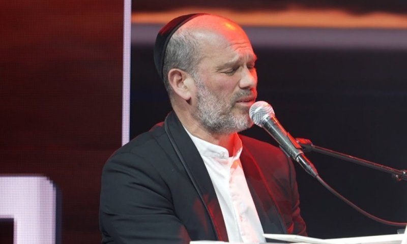 הזמר יונתן רזאל שוחרר מבית החולים לביתו במצב טוב