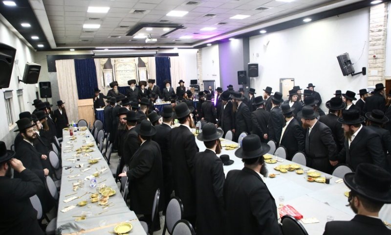 עמנואל: שבע ברכות מרכזי לבנו של רב הקהילה הכלל-חסידית