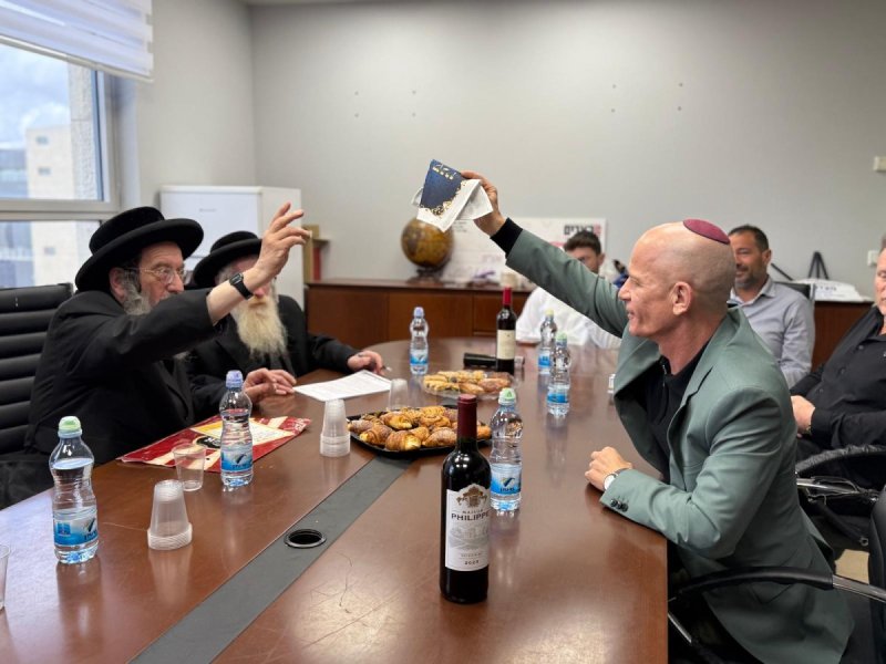 באדיבות המצלם