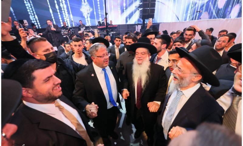 המונים חגגו באווניו בחתונת בתו של הגאון הרב יגאל כהן | תיעוד