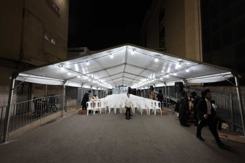 משה גולדשטיין, א. איזנבאך וארי קופרשטוק.