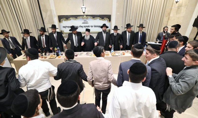 ב'עטרת התלמוד' חגגו סיומי מסכתות - חכם ניסים בן שמעון הגיע לחזק