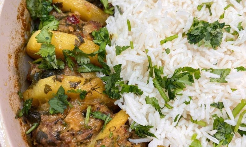 מנה בשרית מושלמת: מתכון לקציצות בשר עם תפוחי אדמה 