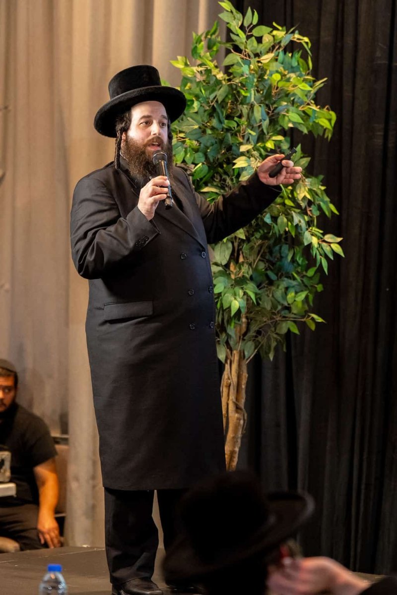 באדיבות המצלם