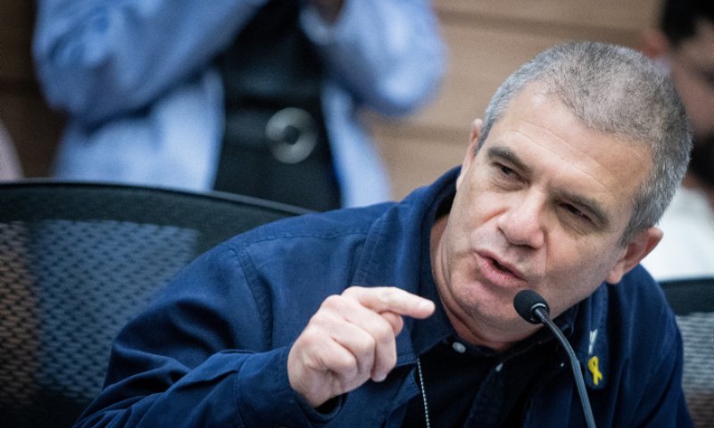 שכרו של גל הירש יטפס, החוזה הוארך עד סוף 2026