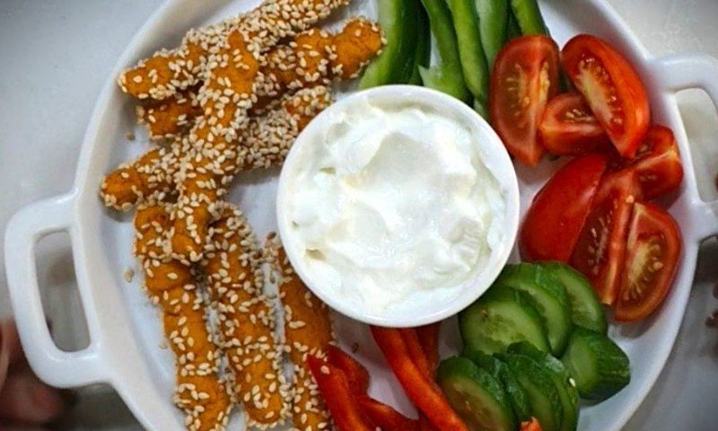 נשנוש טעים ובריא: מתכון למקלות חומוס ללא גלוטן 