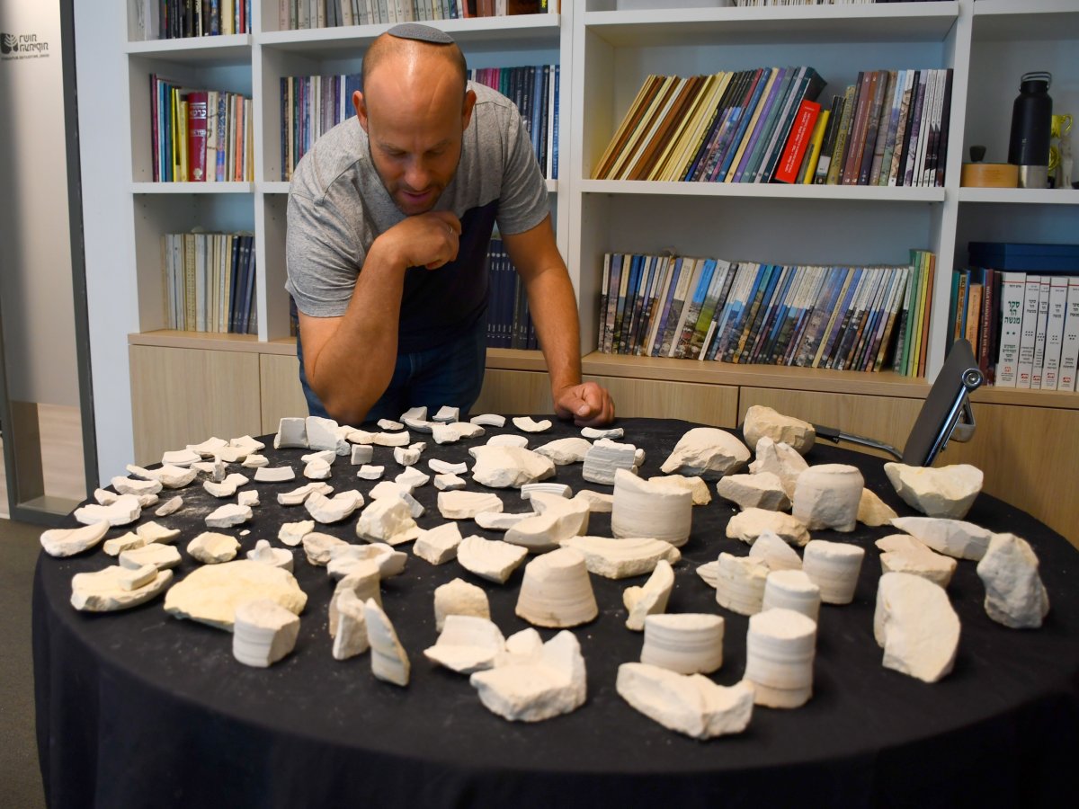 יולי שוורץ / אמיל אלג'ם, רשות העתיקות