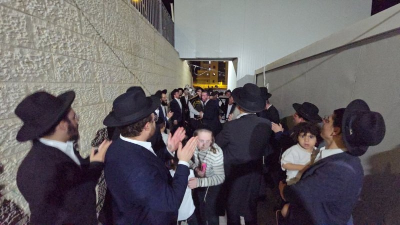 באדיבות המצלם