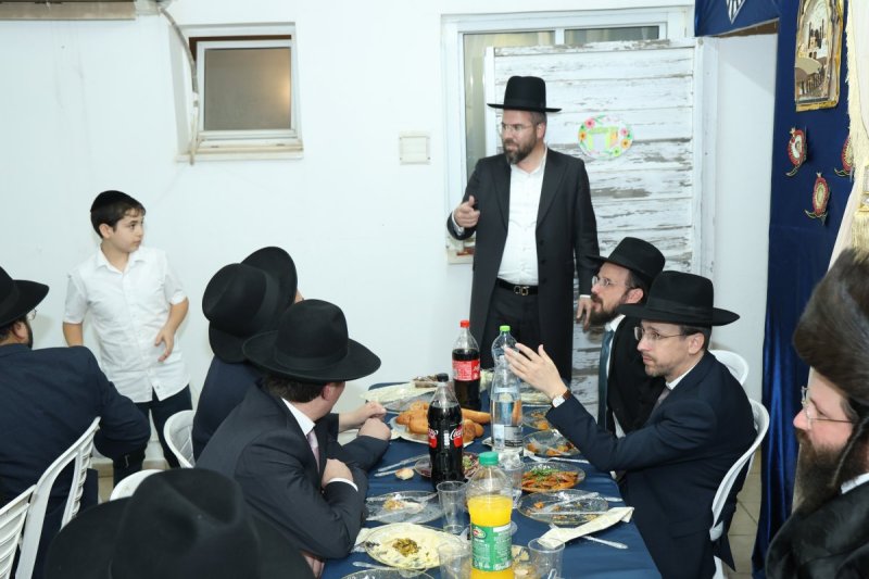 באדיבות המצלם