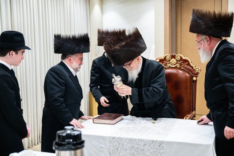 אלי וואהל, איצי מ.