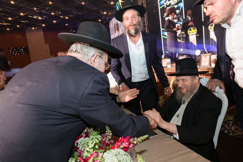 יעקב נחומי וא. אייזנבאך
